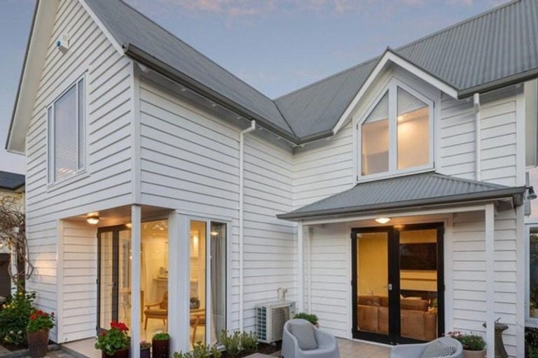 Photo of property in 34 Aikmans Road, Merivale, Christchurch, 8014
