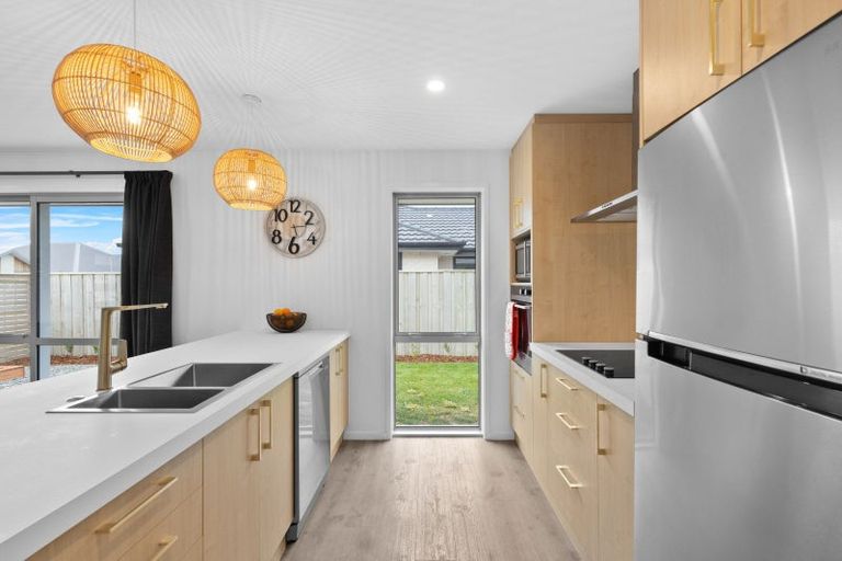 Photo of property in 16 Croydon Street, Woodend, 7610