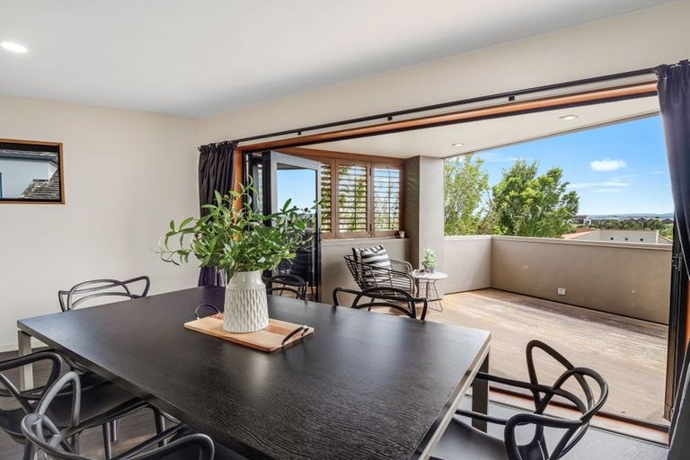 Photo of property in 52 Ruapehu Drive, Fitzherbert, Palmerston North, 4410