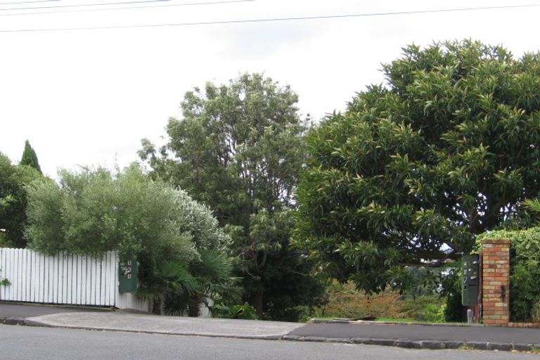 Photo of property in 1/95 Hinemoa Street, Birkenhead, Auckland, 0626