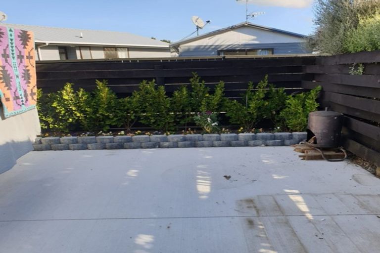 Photo of property in 16 Sandspit Road, Waiuku, 2123