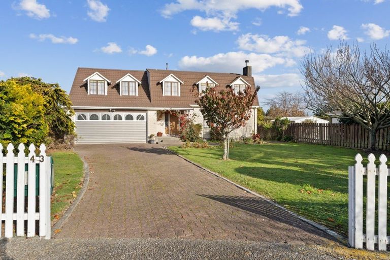 Photo of property in 43 Oriwa Crescent, Otaki, 5512