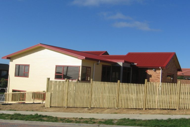 Photo of property in 1 Comber Place, Johnsonville, Wellington, 6037