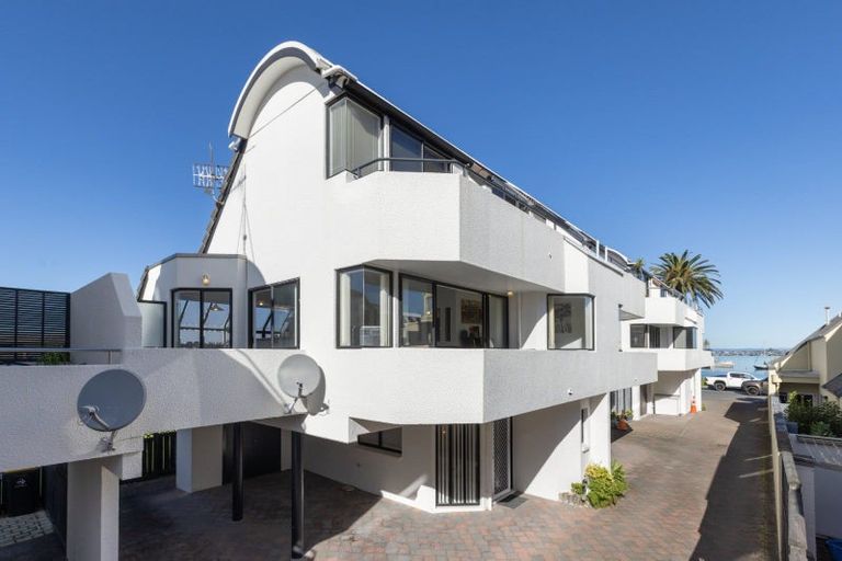 Photo of property in 3 The Mall, Mount Maunganui, 3116