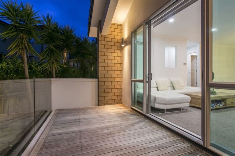 Photo of property in 64 English Oak Drive, Schnapper Rock, Auckland, 0632