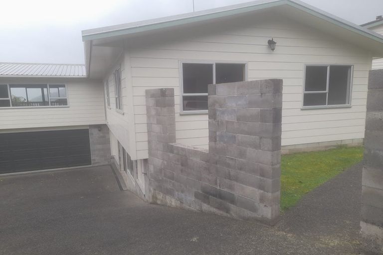 Photo of property in 43 Sunnyview Drive, Brown Owl, Upper Hutt, 5018