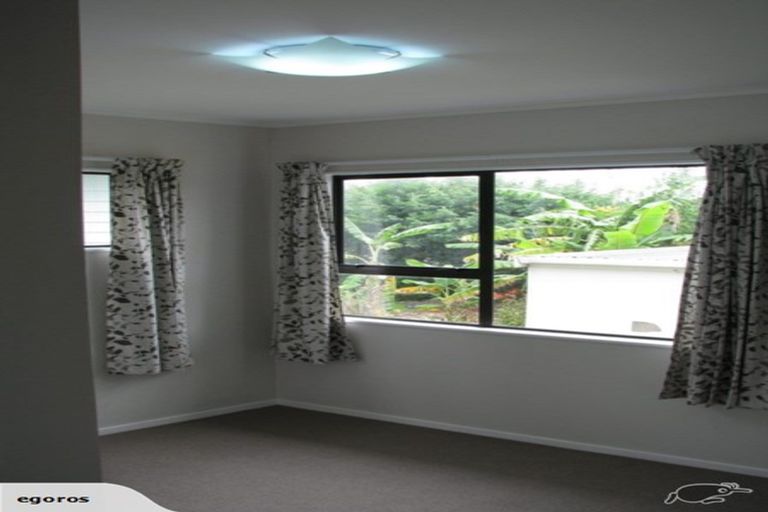 Photo of property in 2/110 Edmonton Road, Henderson, Auckland, 0612