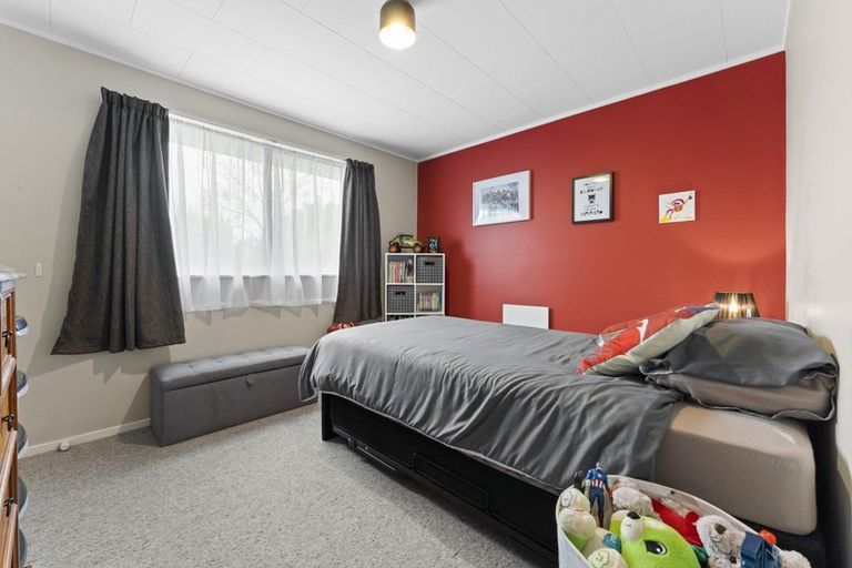 Photo of property in 23 Peppertree Glade, Kelvin Grove, Palmerston North, 4414