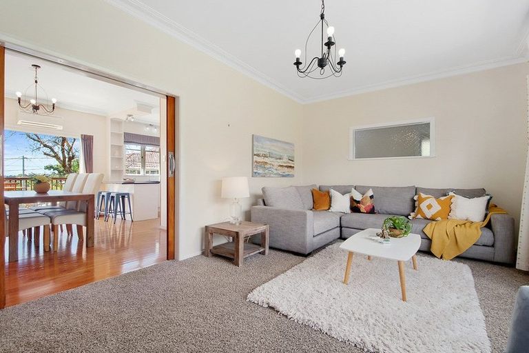 Photo of property in 277 Glengarry Road, Glen Eden, Auckland, 0602