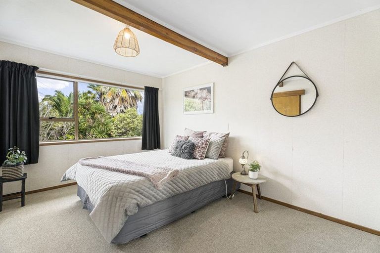 Photo of property in 2 Melandra Road, Stanmore Bay, Whangaparaoa, 0932