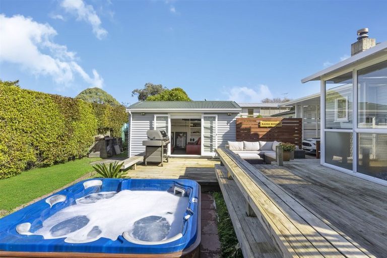 Photo of property in 43 Sylvia Road, Hillcrest, Auckland, 0627