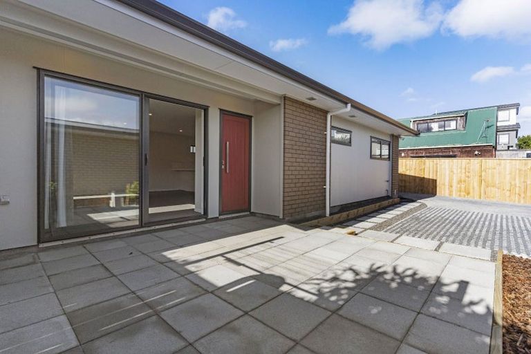 Photo of property in 41 Kingdale Road, Henderson, Auckland, 0610