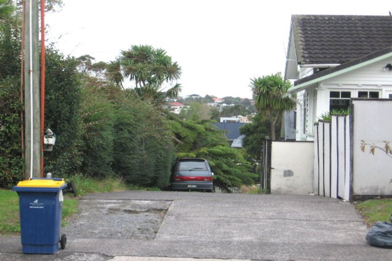 Photo of property in 15 Buscomb Avenue, Henderson, Auckland, 0610