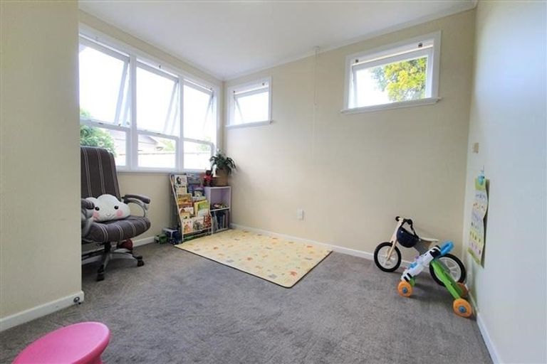 Photo of property in 82 Colwill Road, Massey, Auckland, 0614