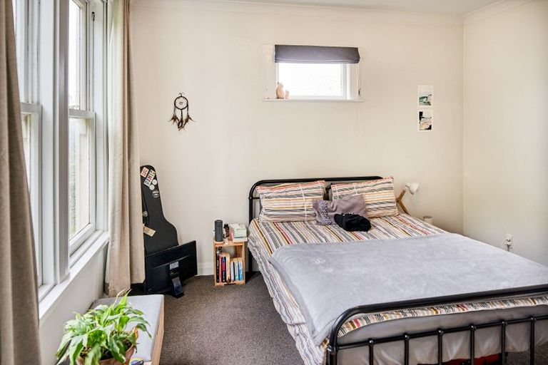 Photo of property in 24 Garden Road, Northland, Wellington, 6012