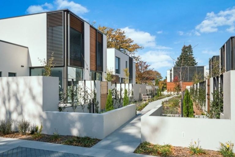Photo of property in 142a Glandovey Road, Strowan, Christchurch, 8052