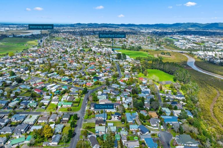 Photo of property in 92 Gloria Avenue, Te Atatu Peninsula, Auckland, 0610
