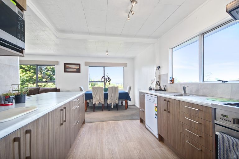 Photo of property in 11 Landsdale Place, Massey, Auckland, 0614