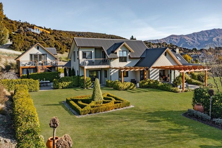 Photo of property in 1 Hidden Hills Drive, Wanaka, 9305