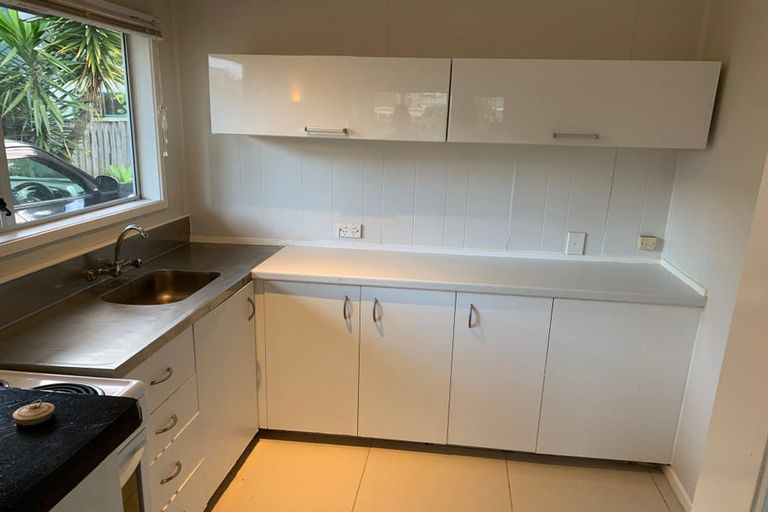 Photo of property in 8 Keeling Road, Henderson, Auckland, 0612