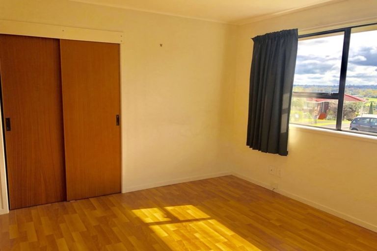 Photo of property in 14 Gwenand Place, Botany Downs, Auckland, 2010