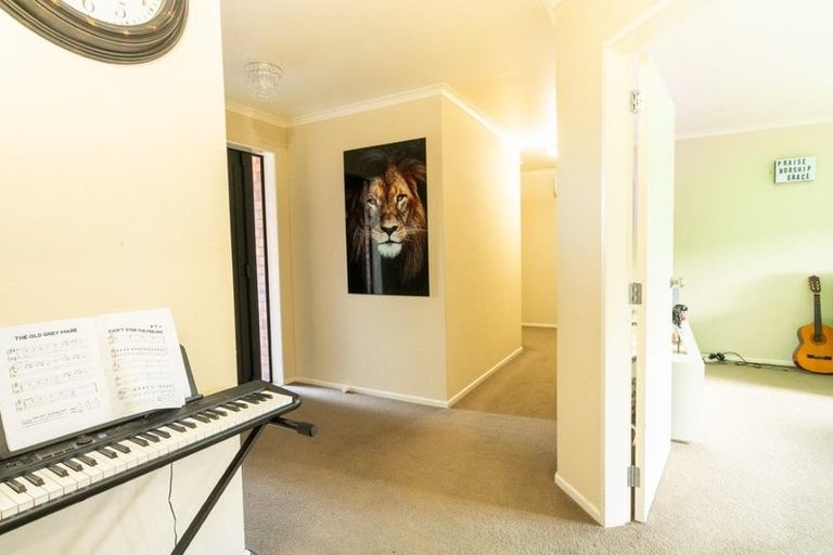 Photo of property in 33 Geneva Terrace, Kelvin Grove, Palmerston North, 4414
