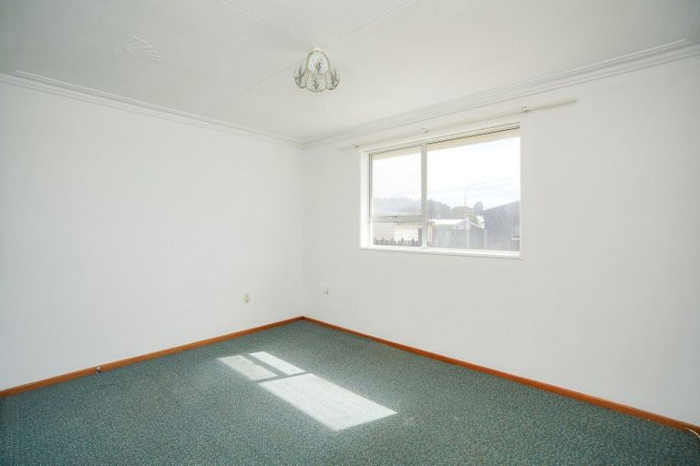 Photo of property in 17 Paisley Street, Kew, Invercargill, 9812