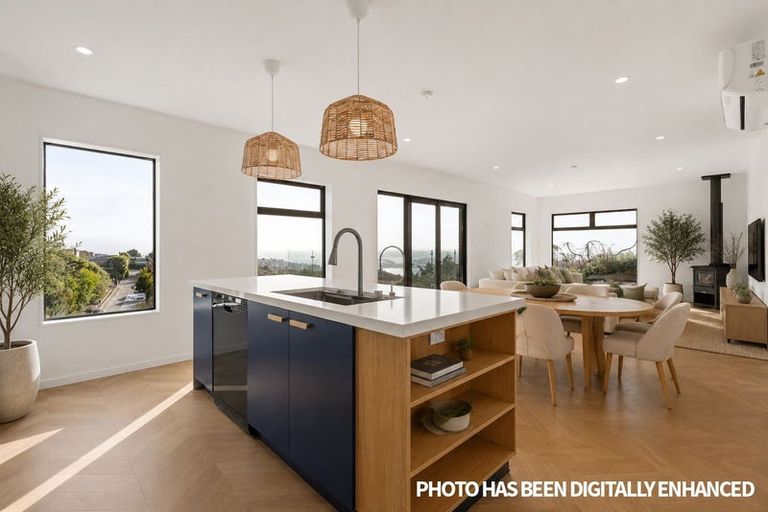 Photo of property in 17 Luxton Place, Mount Pleasant, Christchurch, 8081