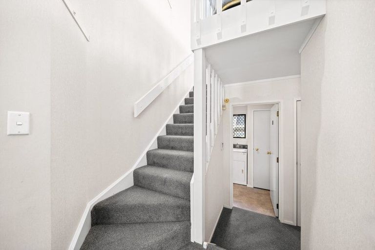 Photo of property in 1/56 Aberdeen Road, Campbells Bay, Auckland, 0620