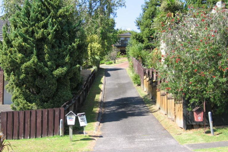Photo of property in 2/18 Elmira Place, Browns Bay, Auckland, 0630