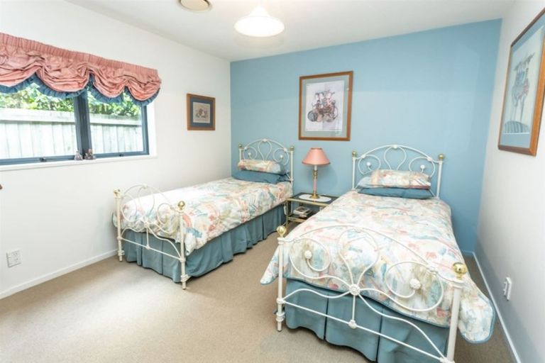 Photo of property in 11 Cricklewood Place, Avonhead, Christchurch, 8042