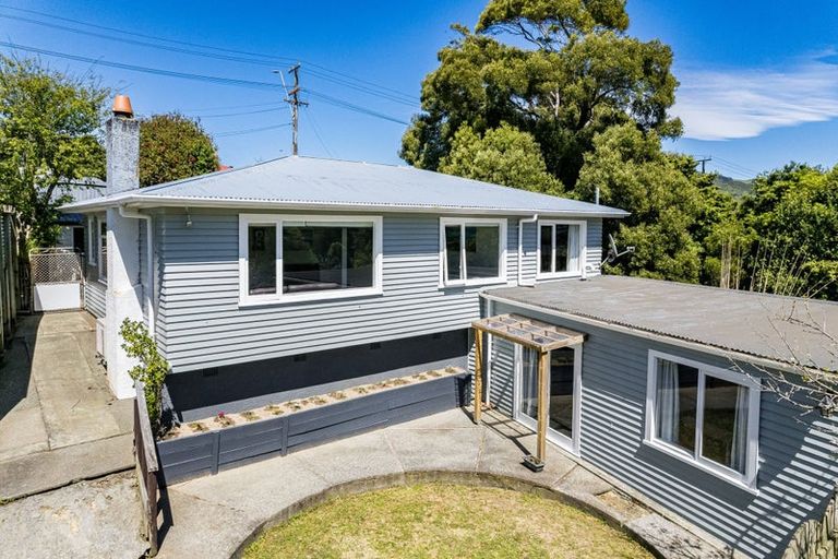 Photo of property in 77 Champion Street, Cannons Creek, Porirua, 5024
