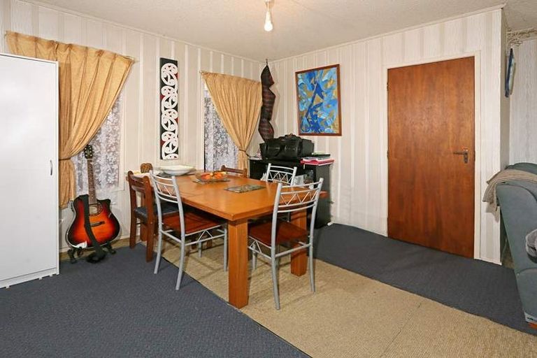 Photo of property in 5 Rathgar Road, Henderson, Auckland, 0610