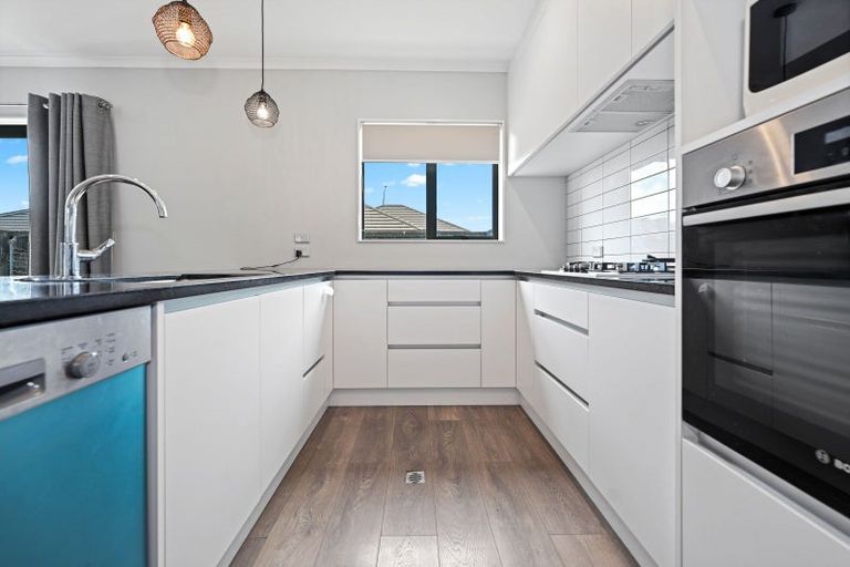 Photo of property in 10/15u Onukutara Place, Huntington, Hamilton, 3281