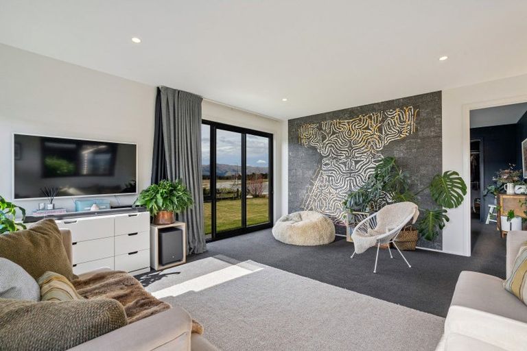 Photo of property in 4 Pounamu Avenue, Albert Town, Wanaka, 9305