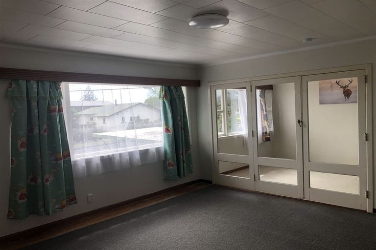 Photo of property in 75 Larnoch Road, Henderson, Auckland, 0610