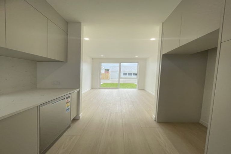 Photo of property in 6 Yellow Pear Lane, Karaka, 2578