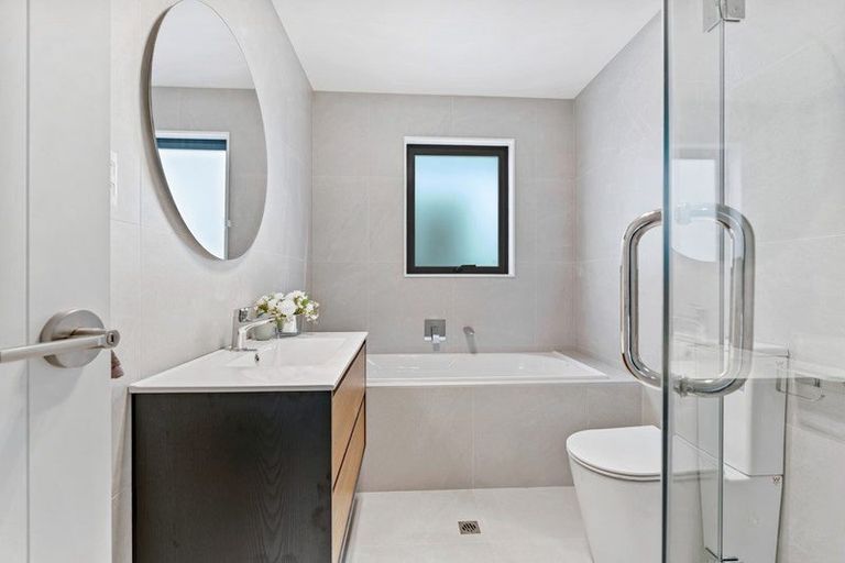 Photo of property in 56 Oreil Avenue, West Harbour, Auckland, 0618