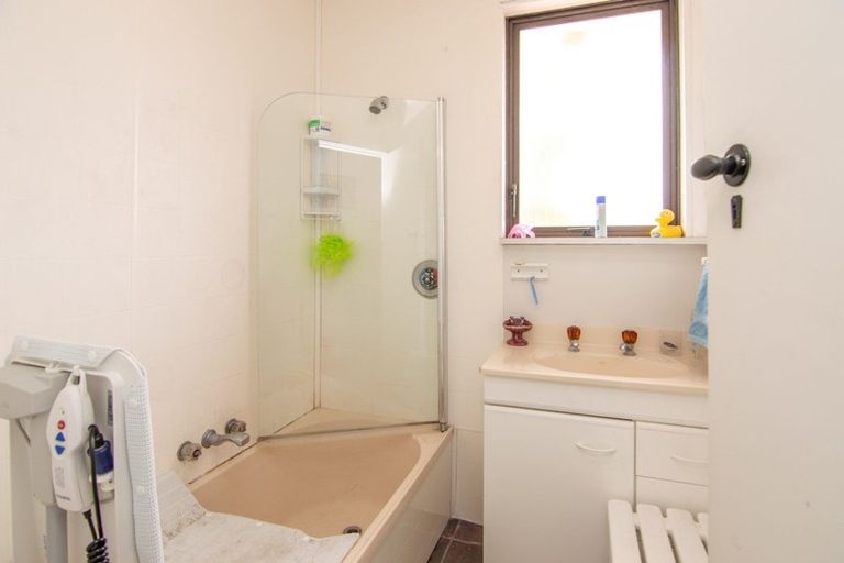 Photo of property in 12 Rochester Street, Awapuni, Palmerston North, 4412