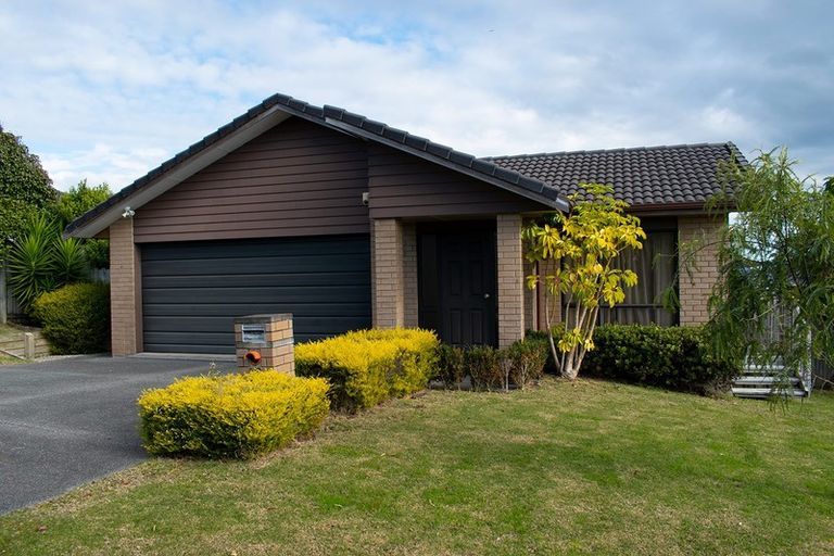 Photo of property in 18 Seamount Drive, Red Beach, 0932