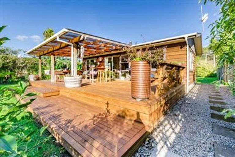 Photo of property in 5 Puriri Road, Waikanae, 5036