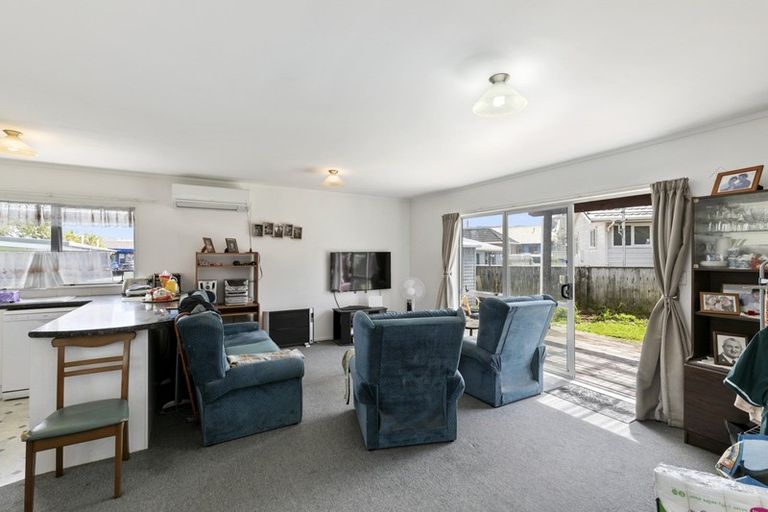 Photo of property in 2/3 Hewer Crescent, Naenae, Lower Hutt, 5011