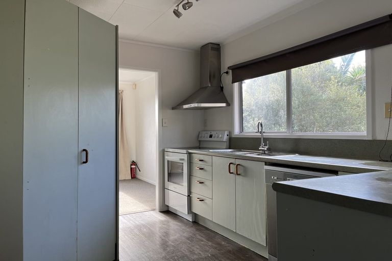 Photo of property in 20 Santiago Crescent, Unsworth Heights, Auckland, 0632