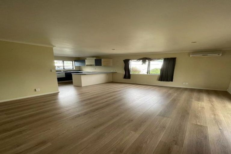 Photo of property in 6 Marlene Avenue, Te Atatu South, Auckland, 0610