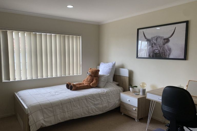 Photo of property in 22 Maypark Crescent, Flat Bush, Auckland, 2016