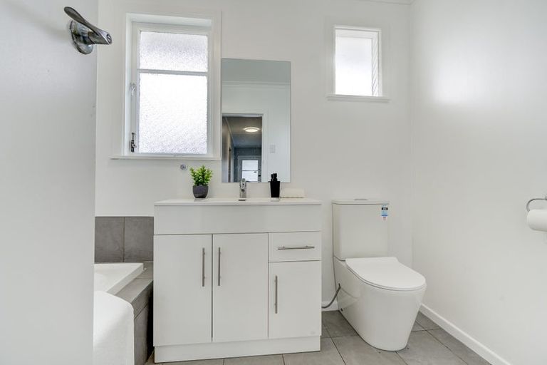 Photo of property in 8 Fenwick Crescent, Hillcrest, Hamilton, 3216