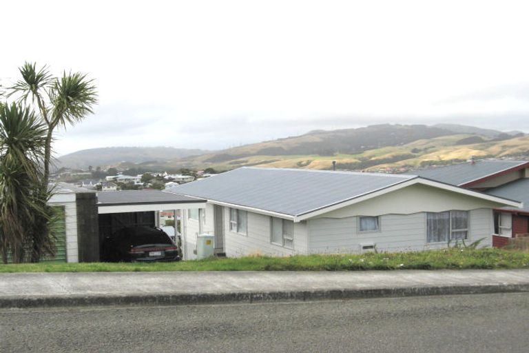 Photo of property in 65 Ruskin Road, Newlands, Wellington, 6037