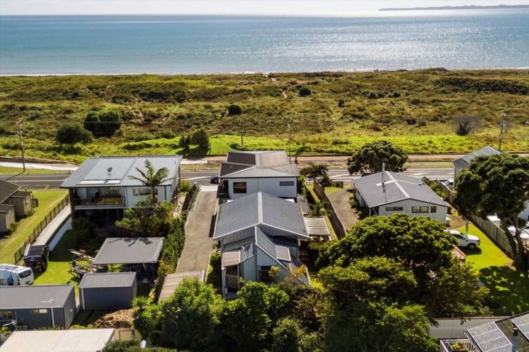 Photo of property in 988 Papamoa Beach Road, Papamoa Beach, Papamoa, 3118
