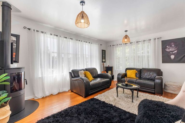 Photo of property in 8 Kashmir Road, Glen Eden, Auckland, 0602