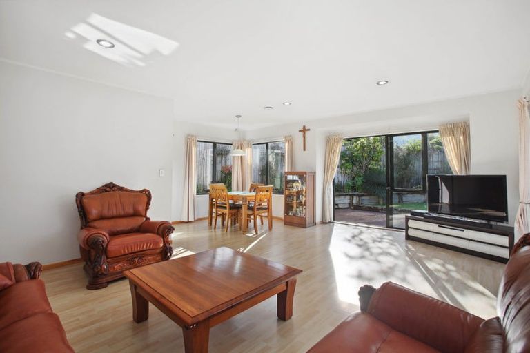 Photo of property in 2/148 Pigeon Mountain Road, Half Moon Bay, Auckland, 2012
